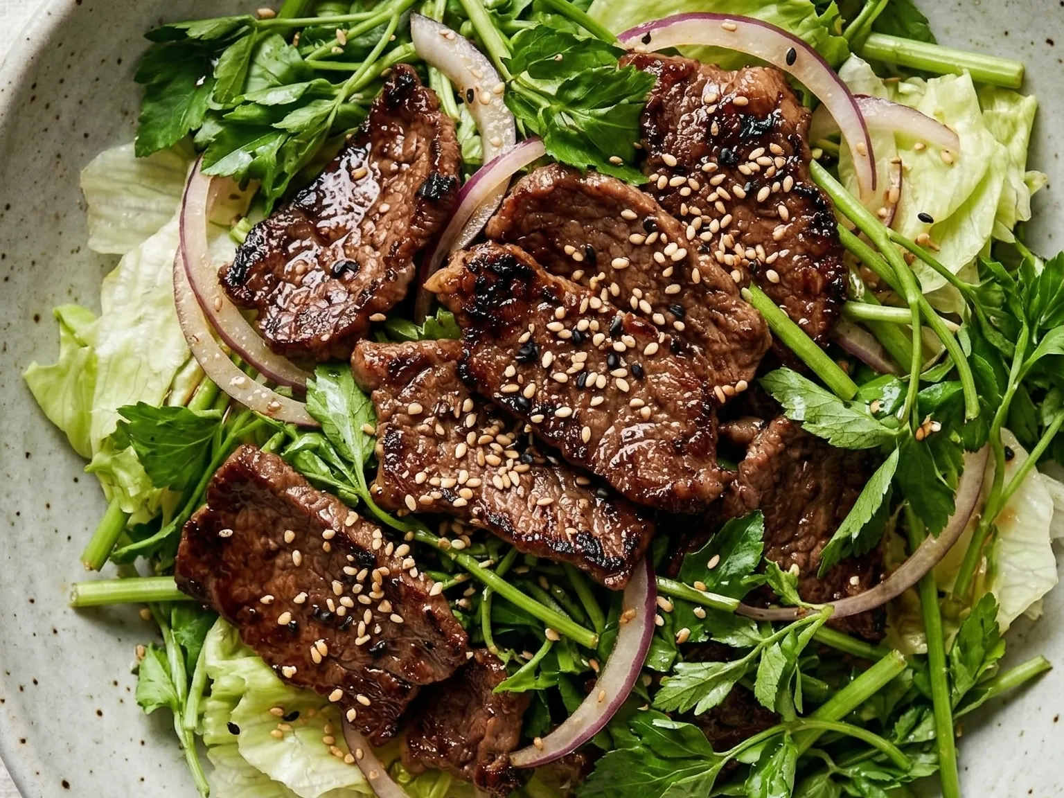 ミナリ（セリ）プルコギサラダ（韓国風牛肉サラダ）