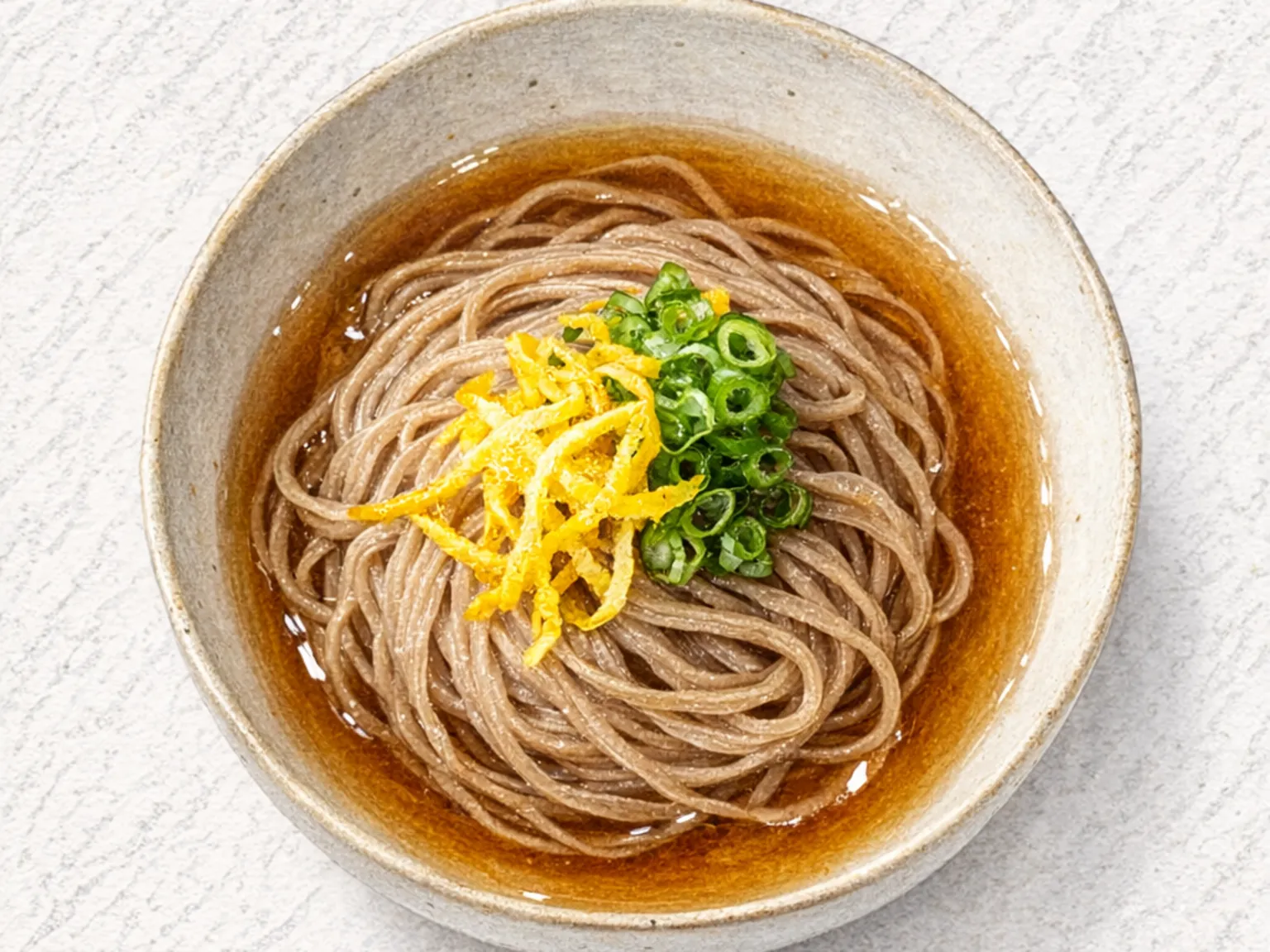 Yuzu Memil Soba (macarrão de trigo sarraceno gelado com molho cítrico)